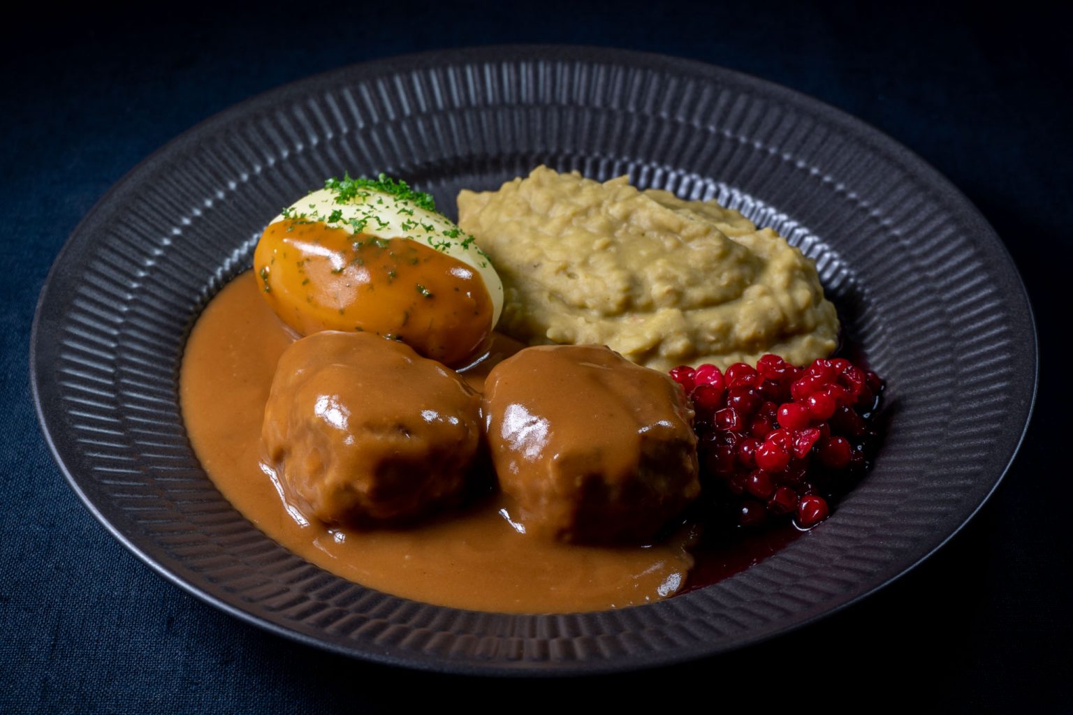 Authentic Norwegian kjøttkaker i brun saus meatballs & gravy SY Selkie