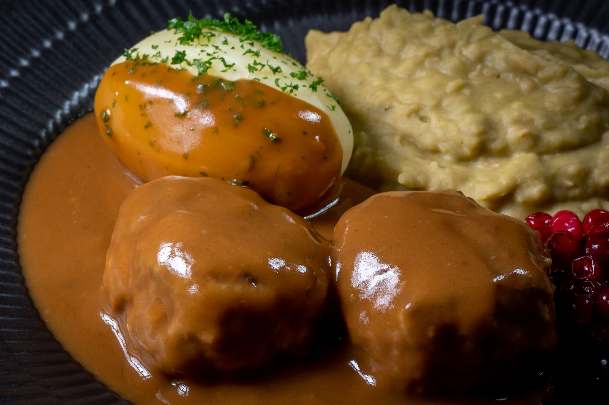 Authentic Norwegian kjøttkaker i brun saus meatballs & gravy SY Selkie
