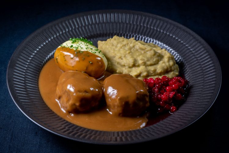 Norwegian Kjøttkaker i brun saus meatballs and gravy