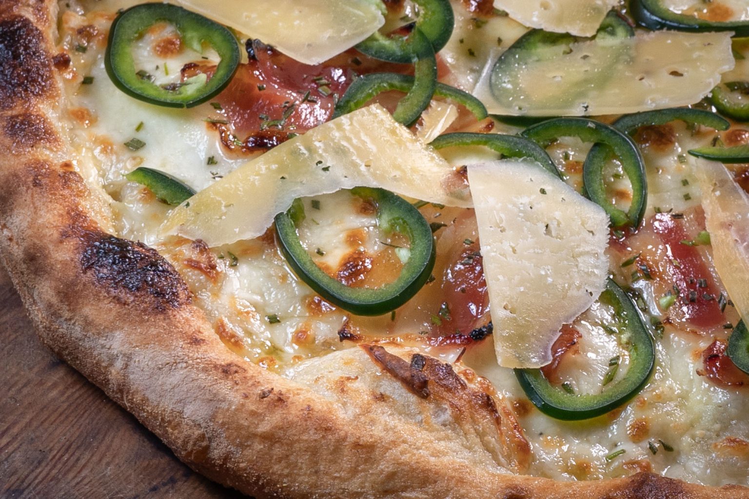 Pizza Bianco with honey cured bacon, rosemary & jalapeño peppers SY Selkie